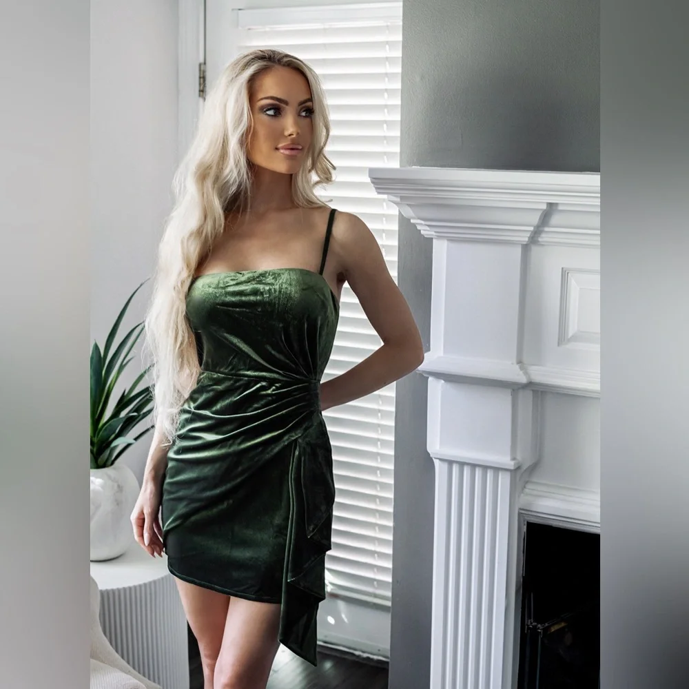 Revolve MAJORELLE‎ Asbury Mini Dress in Velvet Green Pine Holiday Size Small